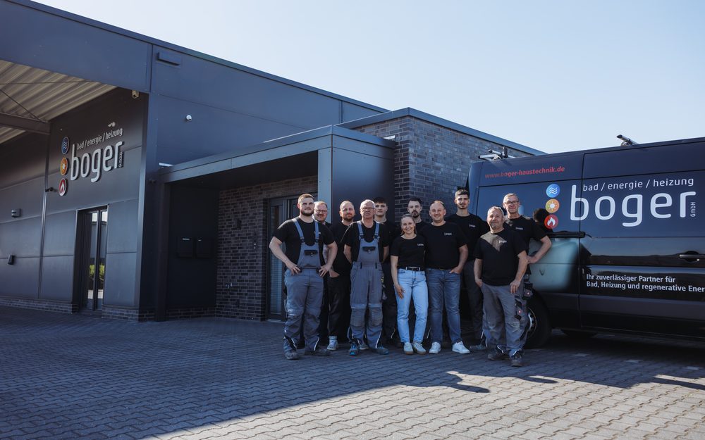 Das Team der Boger Haustechnik vor dem Betrieb